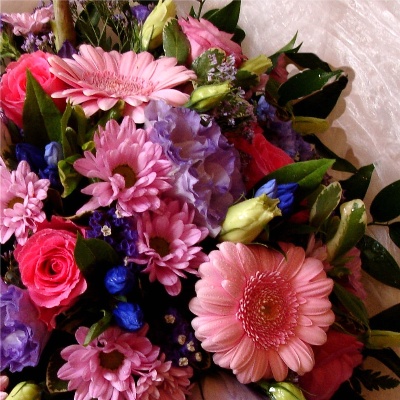 Round pink posy R P18