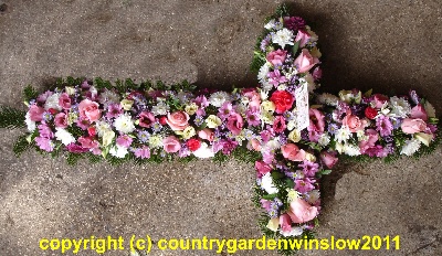 Country Garden Cross. L C 7