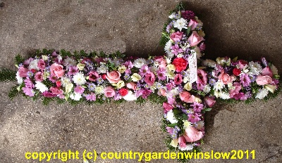Country Garden Cross. L C 7