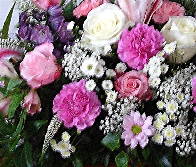 Pinks & White Alter table Arrangement.